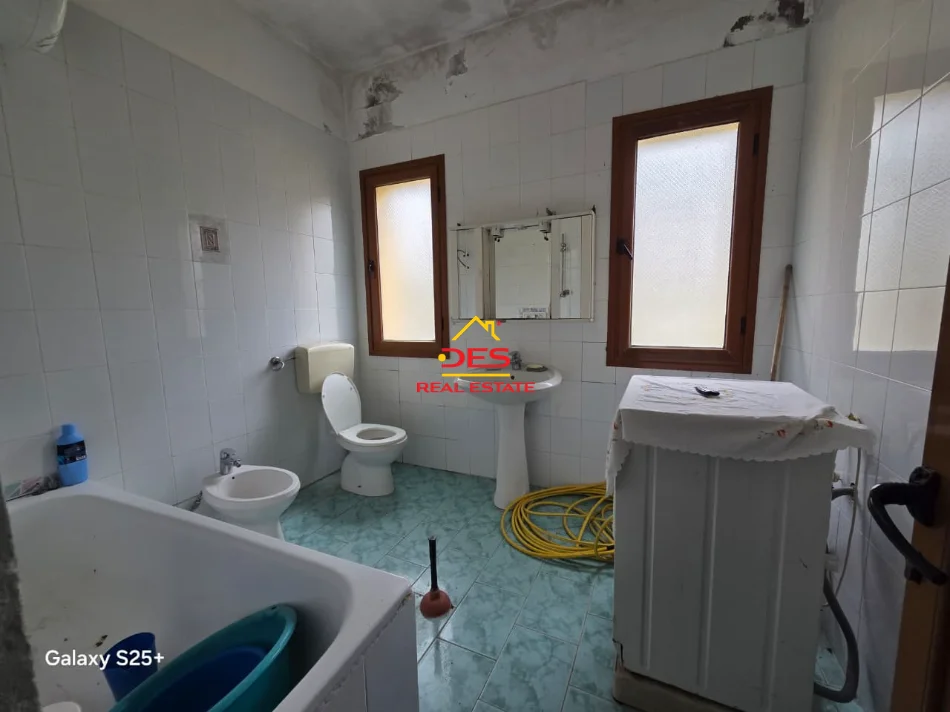 Vlore, jepet me qera shtepi 2+1+Ballkon Kati 0, 110 m² 450 € (Rruga Reshat Osmani)