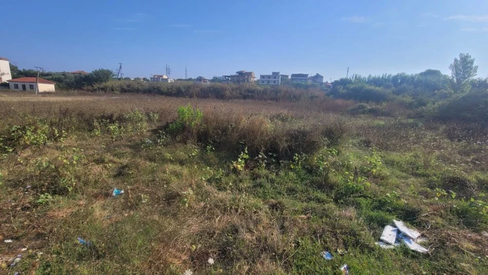 Durres, shitet , 560 m² 58.000 € (Prane Unazes se Shkozetit, prane mbikalimit te trenit.)