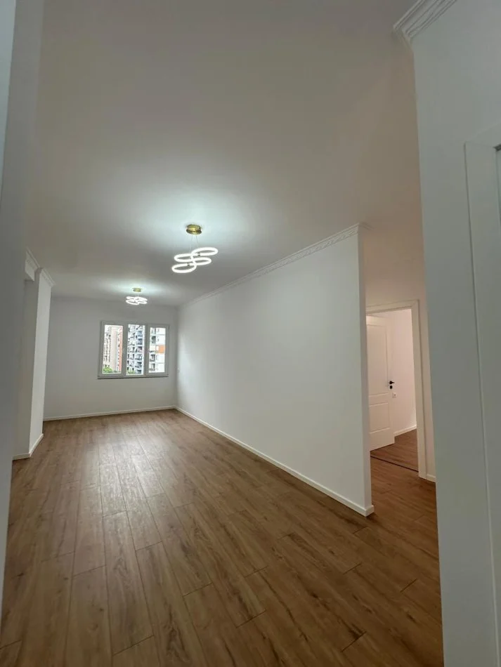 Tirane, shitet apartament 2+1+Ballkon Kati 4, 86 m² 133.000 € (Rruga Aleksandri)