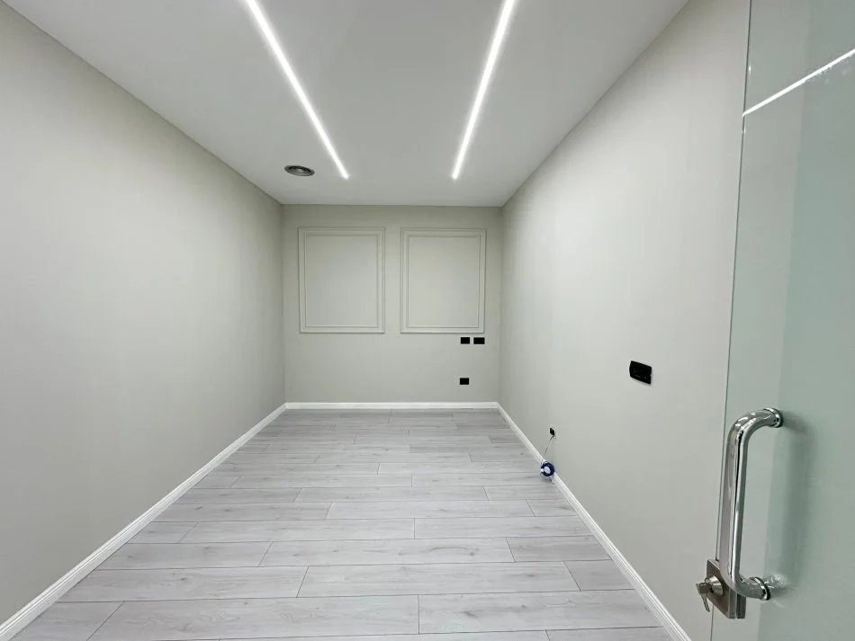 Tirane, jepet me qera zyre , 135 m² 1.350 € (Ambassador 1)