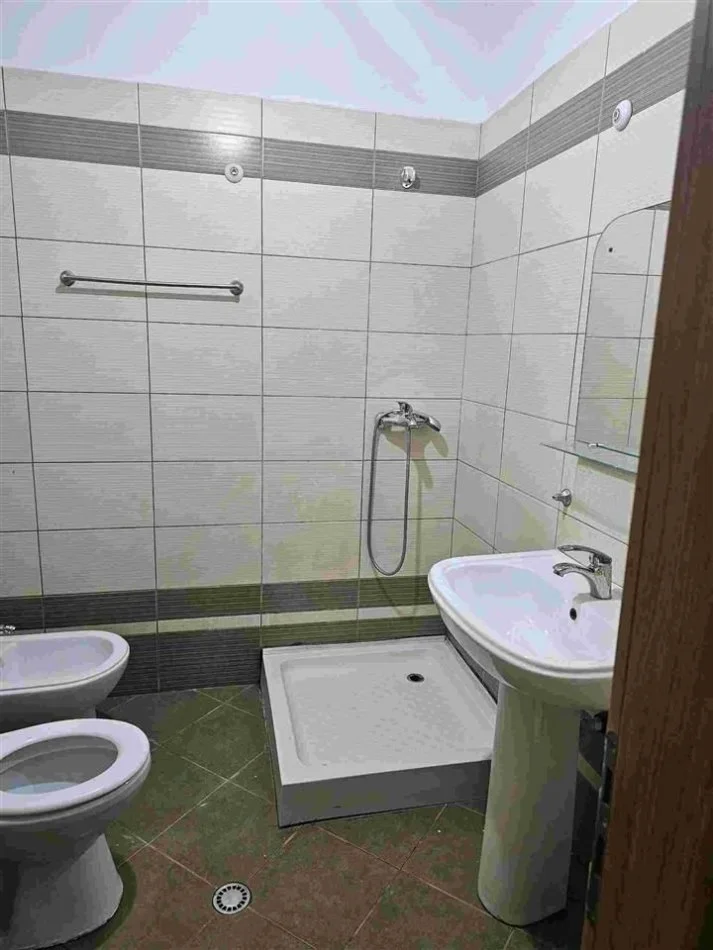 Tirane, shitet apartament 1+1+Ballkon Kati 8, 60 m² 84.000 € (Spitali Hygeia)