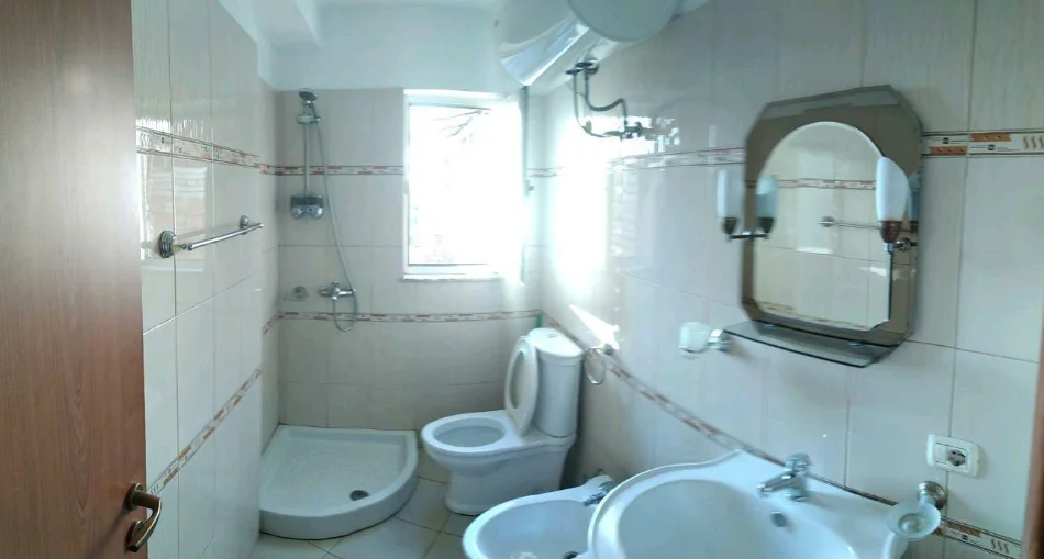 Tirane, jepet me qera apartament 1+1 Kati 5, 50 m² 350 € (Shkolla Gjon Buzuku prane Tv Klan)