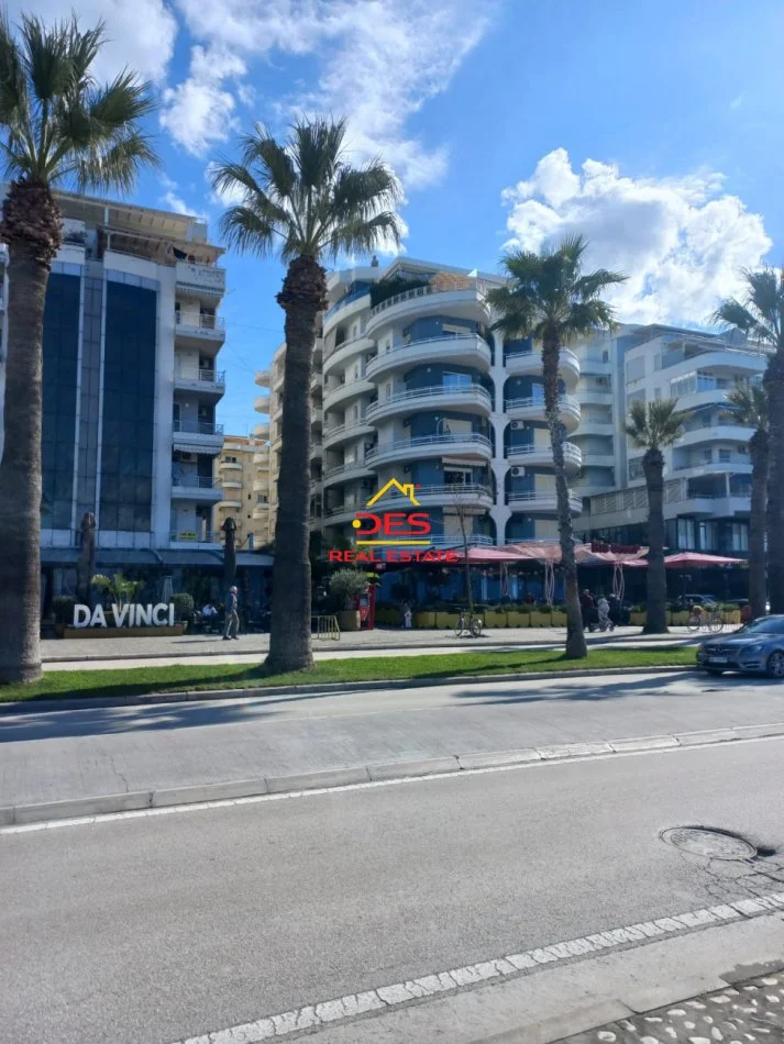 Vlore, jepet me qera apartament 1+1+Ballkon Kati 2, 70 m² 300 € (Rruga Murat Tërbaçi)