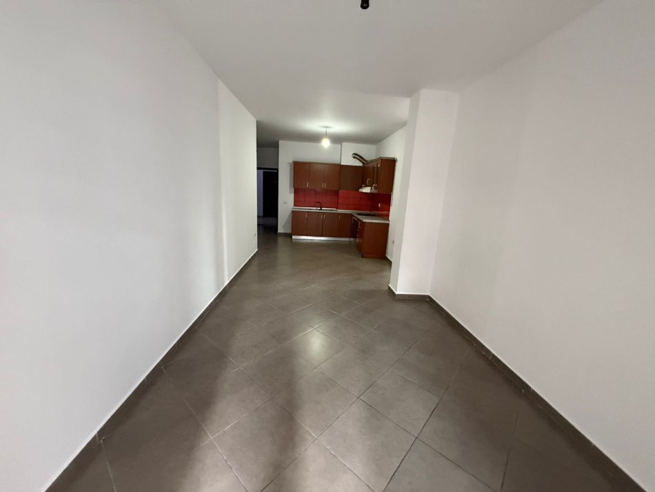 Tirane, shitet apartament 2+1 Kati 3, 88 m² 105.000 € 