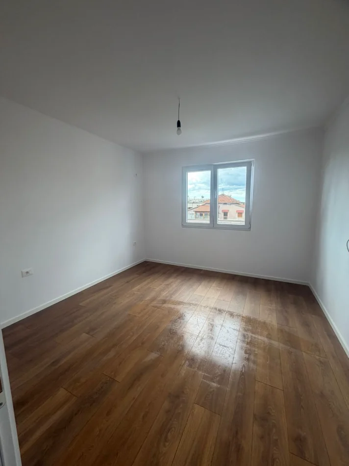Tirane, shitet apartament 1+1+Aneks+Ballkon Kati 5, 54 m² 98.000 € (xhamlliku , oxhaku)