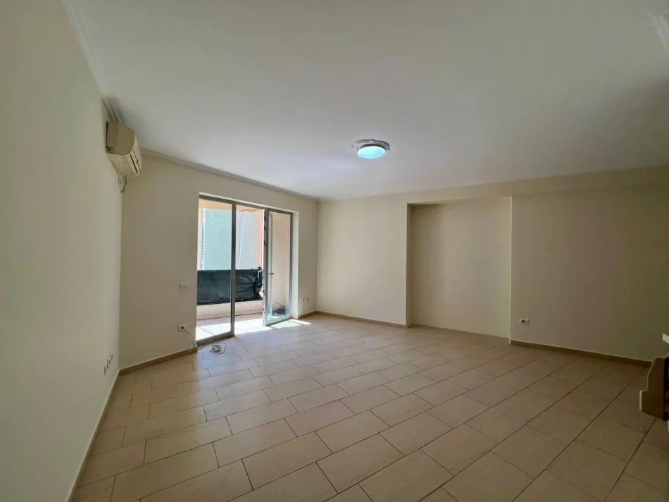 Tirane, jepet me qera apartament 2+1+Ballkon Kati 3, 125 m² 900 € (9-Katshet)
