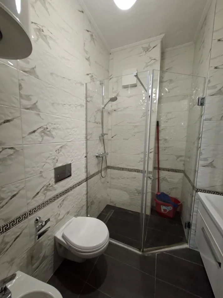 Tirane, jepet me qera apartament 1+1 Kati 2, 500 € 
