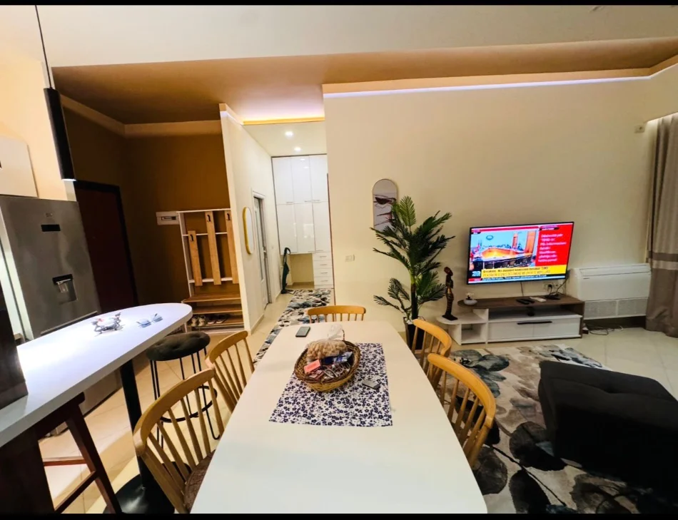 Tirane, jepet me qera 1+1 Kati 2, 70 m² 650 € 