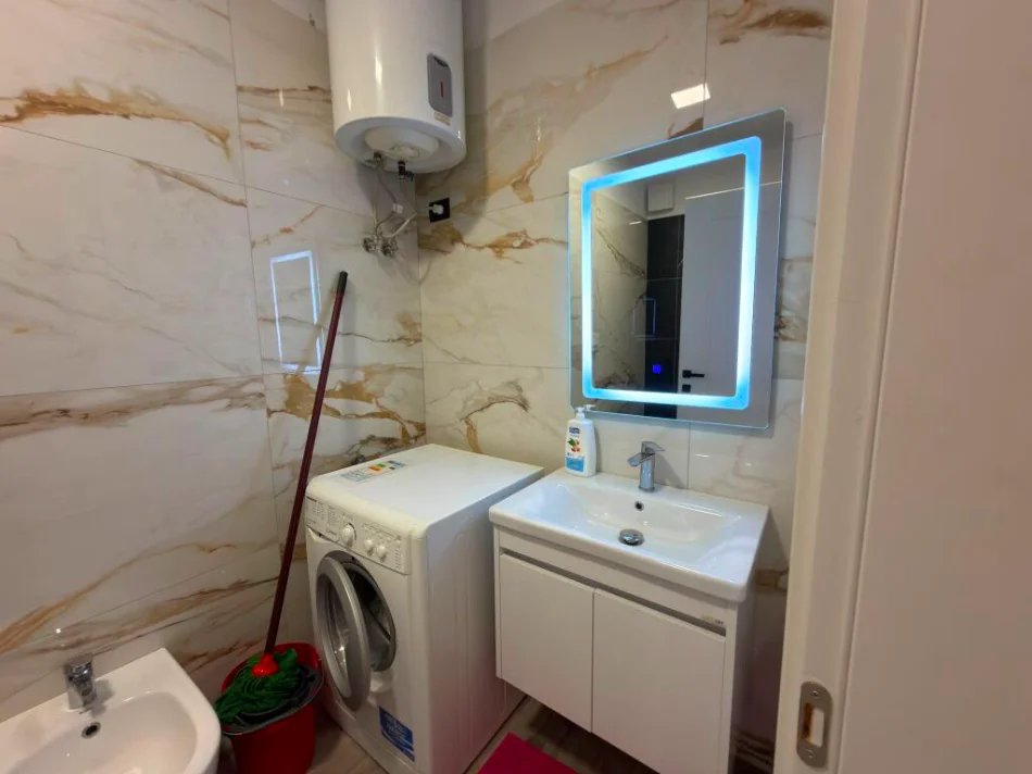 Tirane, jepet me qera apartament 2+1+Ballkon Kati 2, 124 m² 1.500 € (TEG)