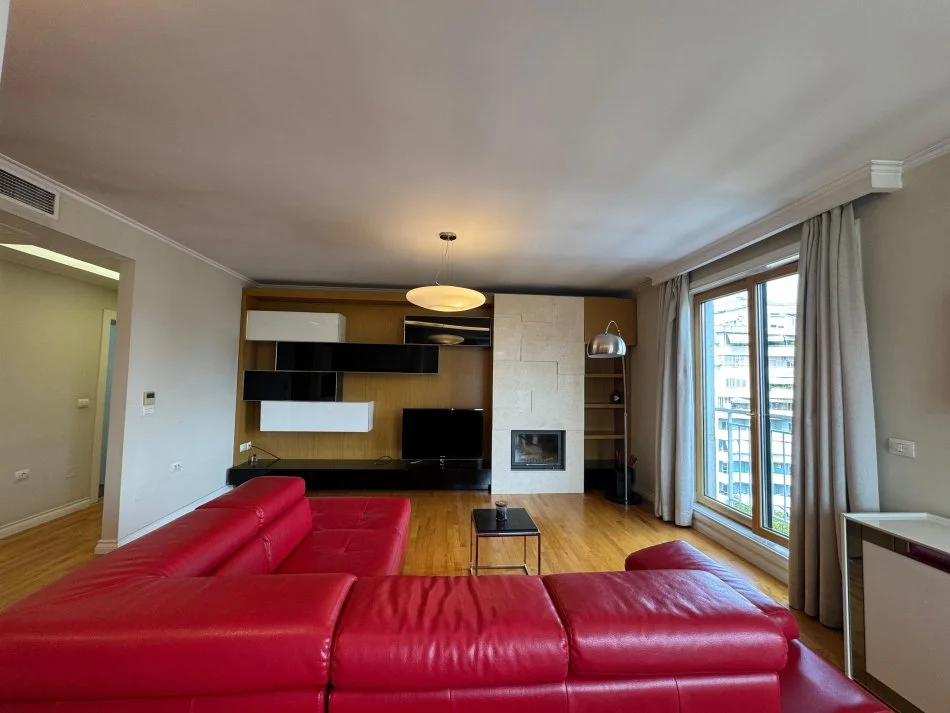 Tirane, jepet me qera apartament 1+1 Kati 7, 123 m² 1600 € (blloku)