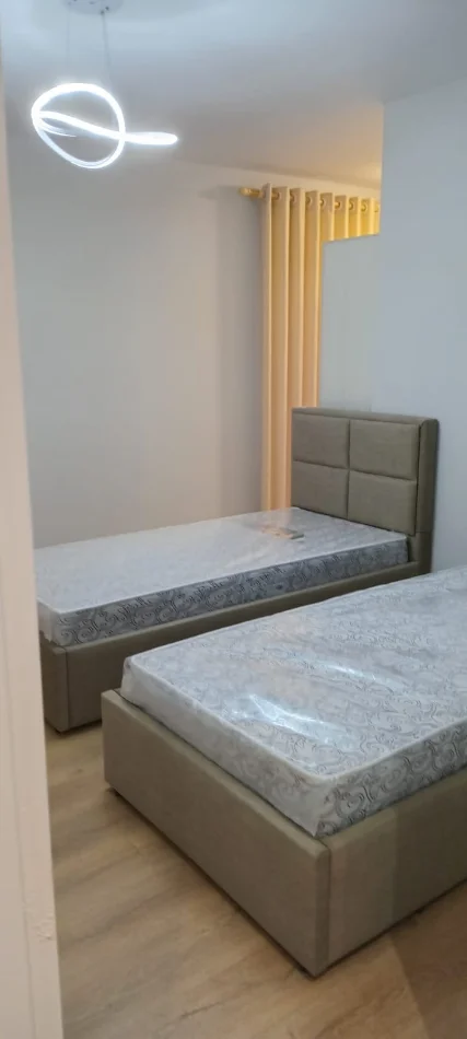 Tirane, jepet me qera apartament 2+1 Kati 7, 100 m² 600 € (Rruga Dritan Hoxha tek Banka Intesa San Paolo)