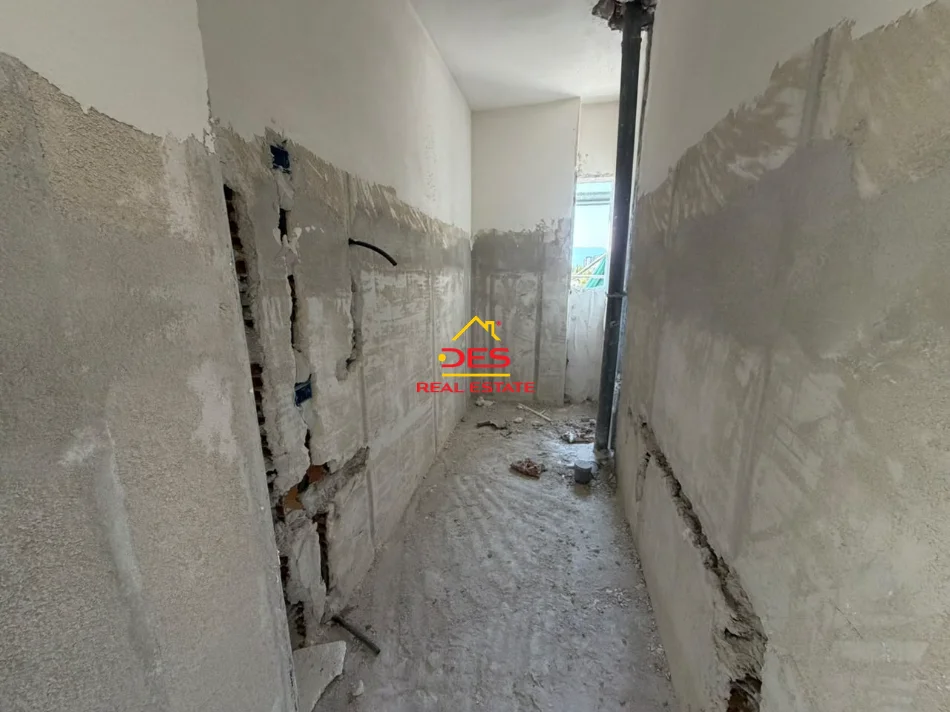Vlore, shitet apartament 3+1+Ballkon Kati 5, 104 m² 125.000 € (Rruga Gjergj Kastrioti)