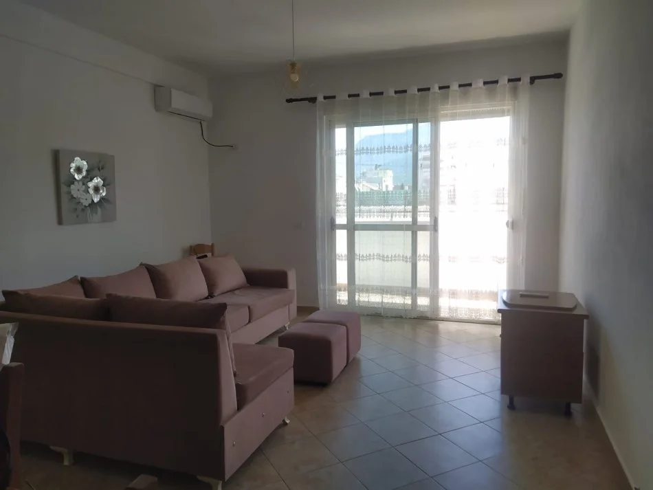 Tirane, jepet me qera apartament 1+1 Kati 3, 65 m² 500 € (Rruga riza cerova)