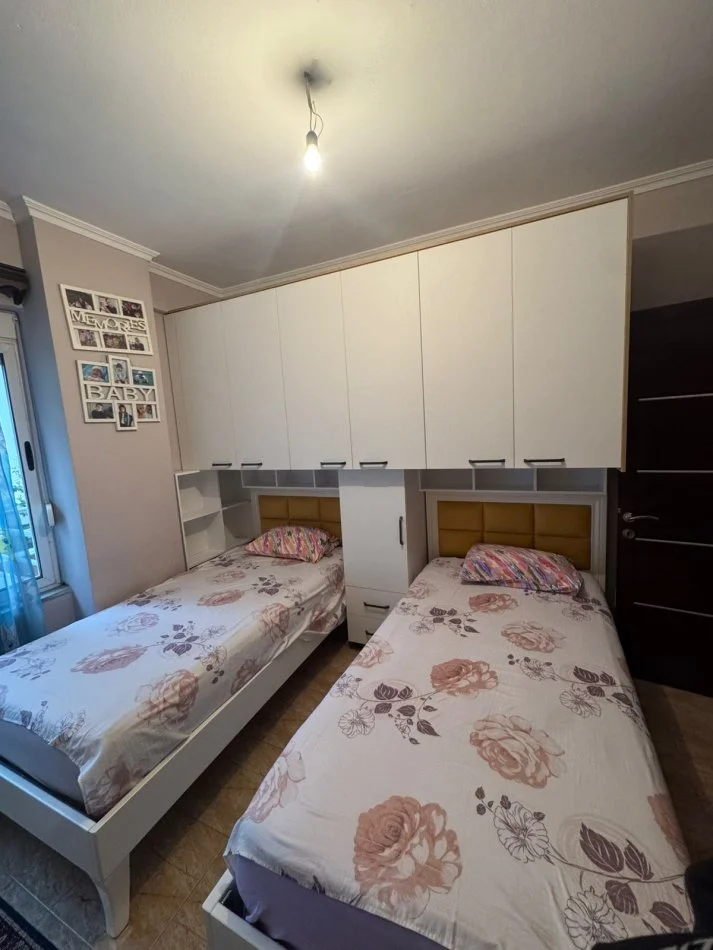 Tirane, jepet me qera apartament 2+1 Kati 1, 87 m² 500 € (Astir)