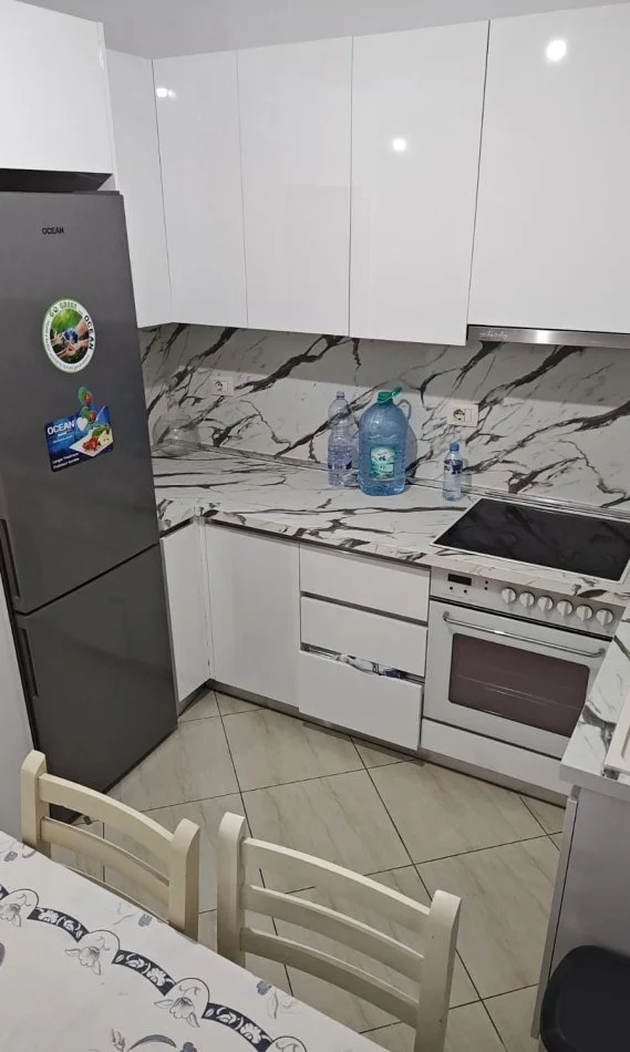 Tirane, jepet me qera apartament 1+1 Kati 3, 63 m² 400 € (Rruga Veli Dedi)