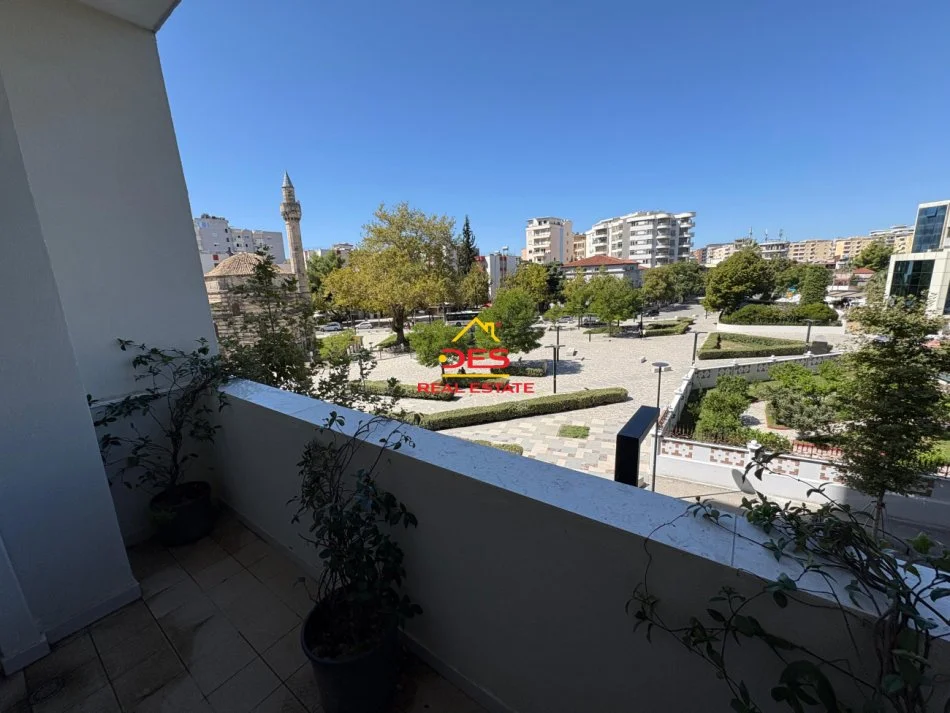 Vlore, jepet me qera apartament 2+1+Ballkon Kati 3, 95 m² 500 € (Rruga Sadik Zotaj)