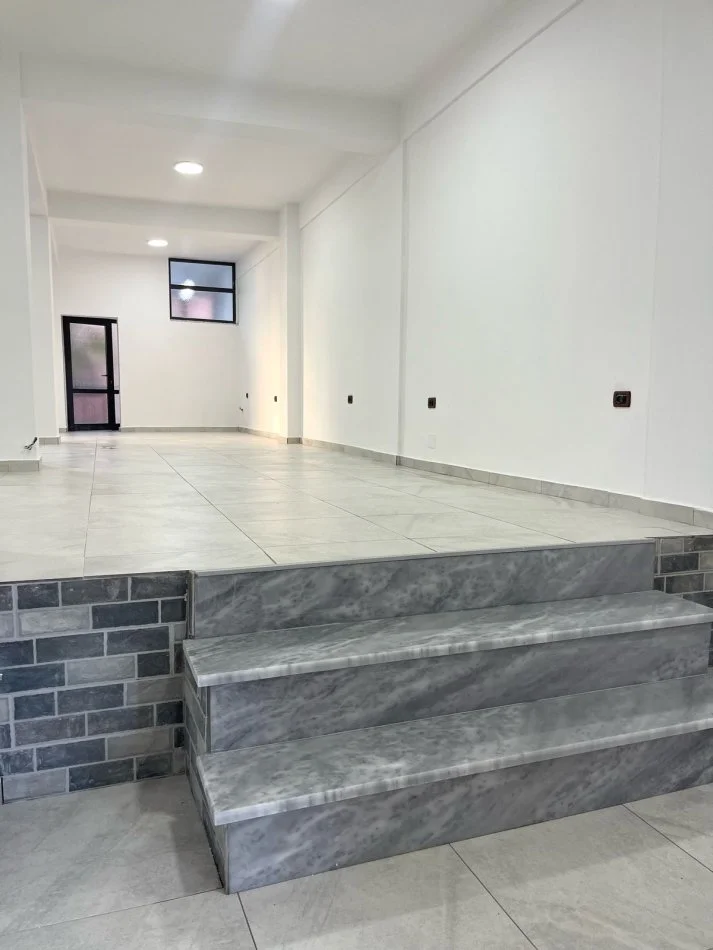 Korce, jepet me qera ose shitet dyqan , (Te pazari)