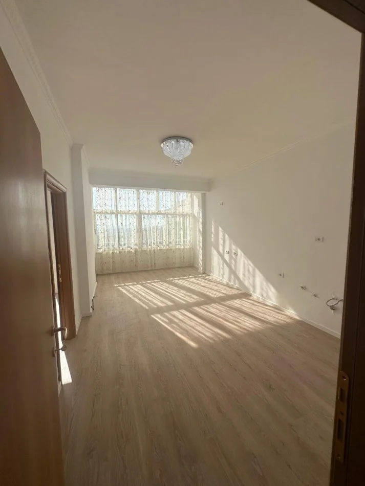 Tirane, shitet apartament 1+1+Aneks+Ballkon Kati 2, 60 m² 77.000 € (Fresku)