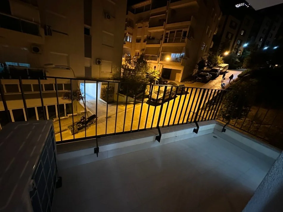 Tirane, jepet me qera apartament 2+1+Ballkon Kati 2, 110 m² 750 € (Kompleksi FZ)