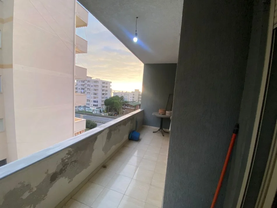 Durres, shitet apartament 1+1 Kati 4, 69 m² 75.000 € (SHKEMBI KAVAJES!)