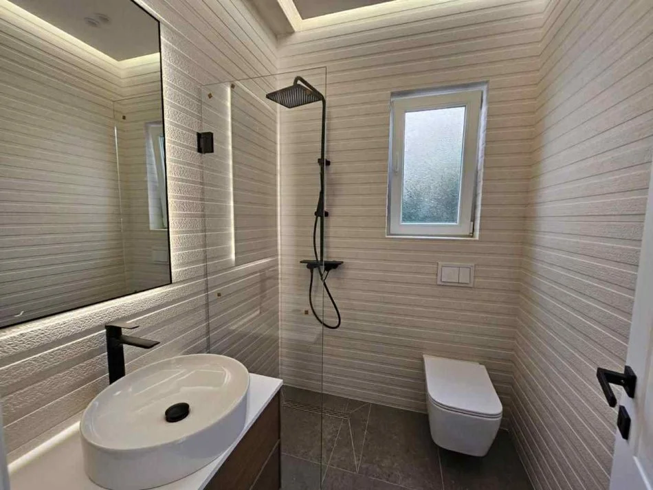 Tirane, jepet me qera apartament 3+1+Ballkon Kati 2, 130 m² 1.500 € (RRUGA SELITE E VJETER,KOPSHTI BOTANIK)