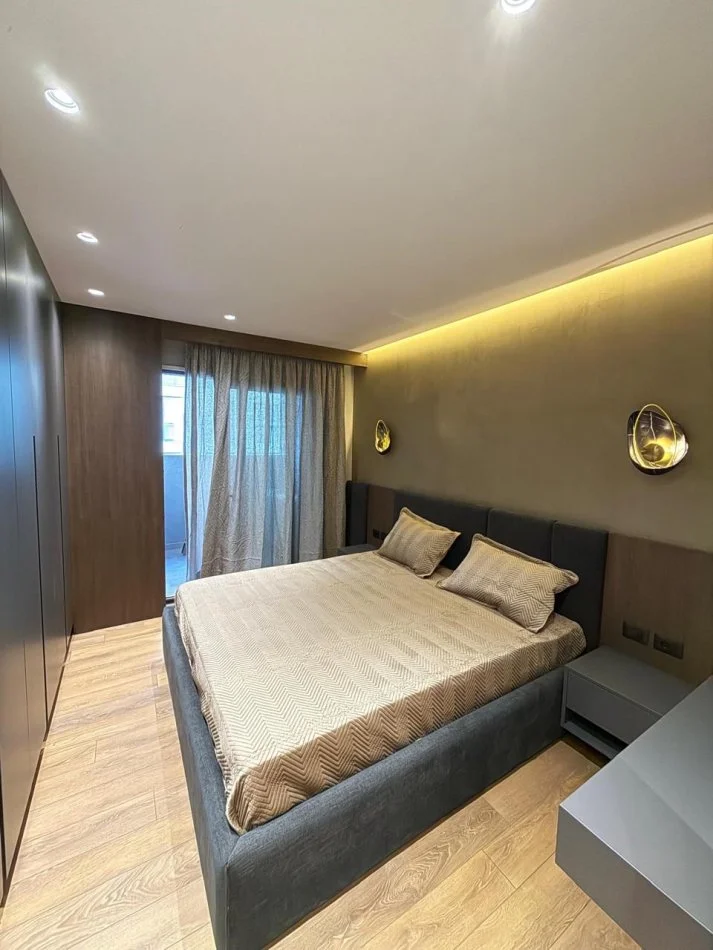 Tirane, jepet me qera apartament 2+1+Ballkon Kati 8, 106 m² 1.600 € (Rruga e durresit)