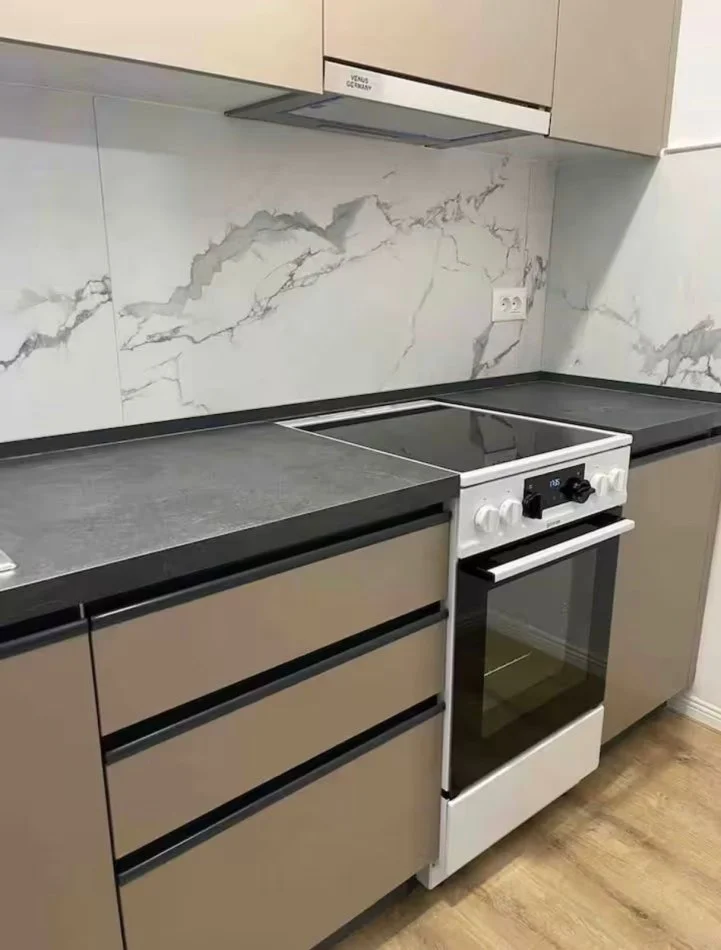 Tirane, jepet me qera apartament 2+1+Ballkon Kati 3, 80 m² 650 € 