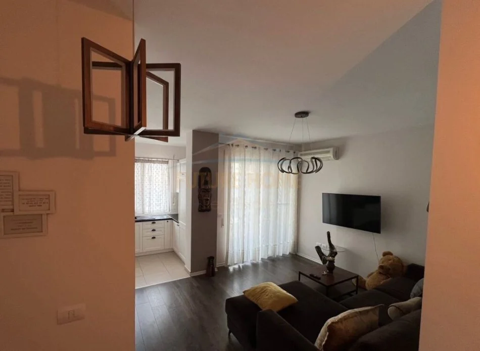 Tirane, jepet me qera apartament 2+1 Kati 4, 100 m² 700 € (Kopshti Zoologjik)