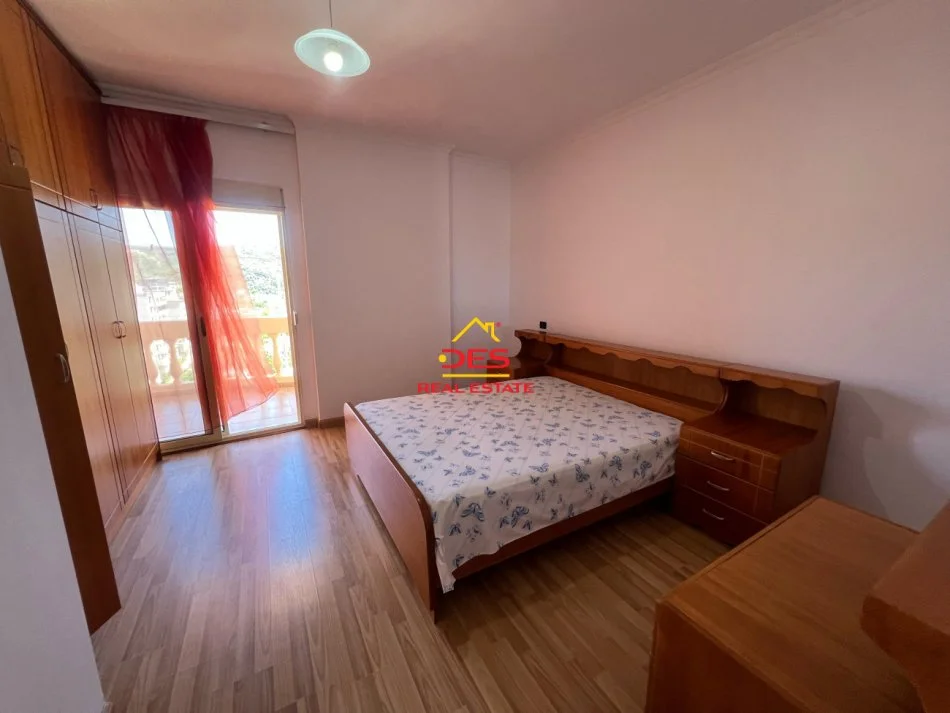 Vlore, jepet me qera apartament 1+1+Ballkon Kati 10, 70 m² 420 € (Rruga Sadik Zotaj)