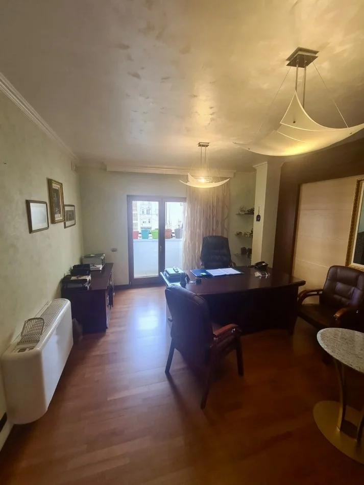 Tirane, shitet apartament 3+1+Aneks+Ballkon Kati 3, 165 m² 495.000 € (Bllok te Chocolatini)