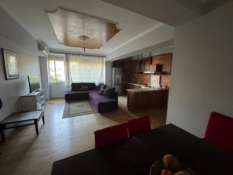 Tirane, jepet me qera apartament 3+1 Kati 2, 90 m² 600 € (Oxhaku)
