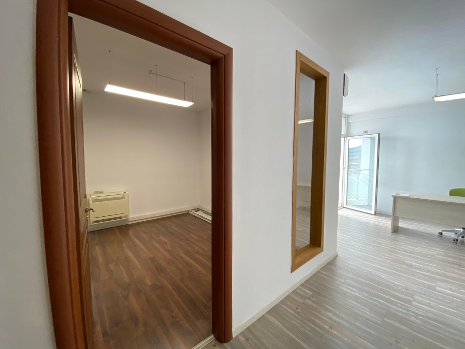 Tirane, jepet me qera zyre Kati 7, 125 m² 1.500 € (rruga e elbasanit)