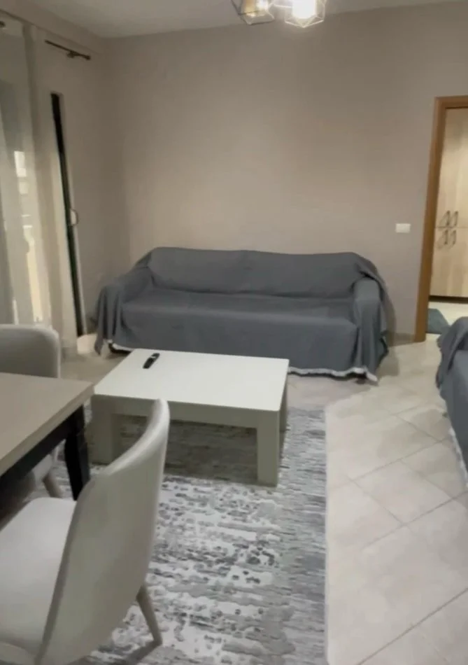 Tirane, jepet me qera apartament 1+1+Ballkon Kati 3, 70 m² 550 € (Kodra e Diellit)