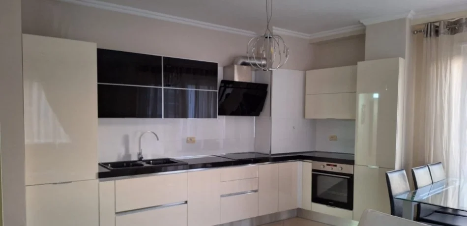 Tirane, jepet me qera apartament 2+1 Kati 3, 100 m² 700 € 