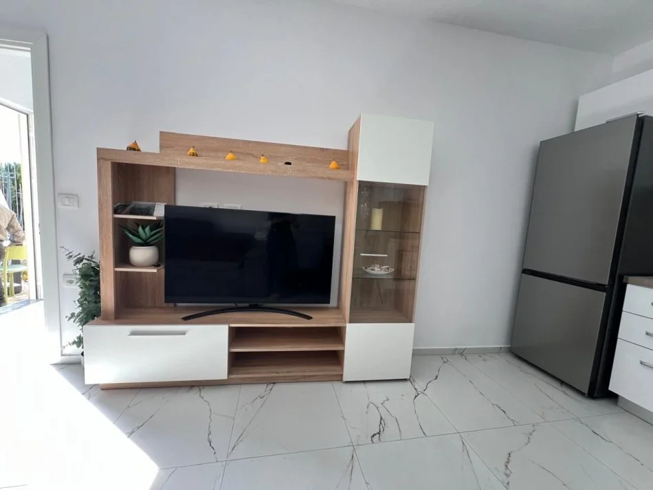 Durres, jepet me qera apartament 1+1 Kati 0, 350 € 