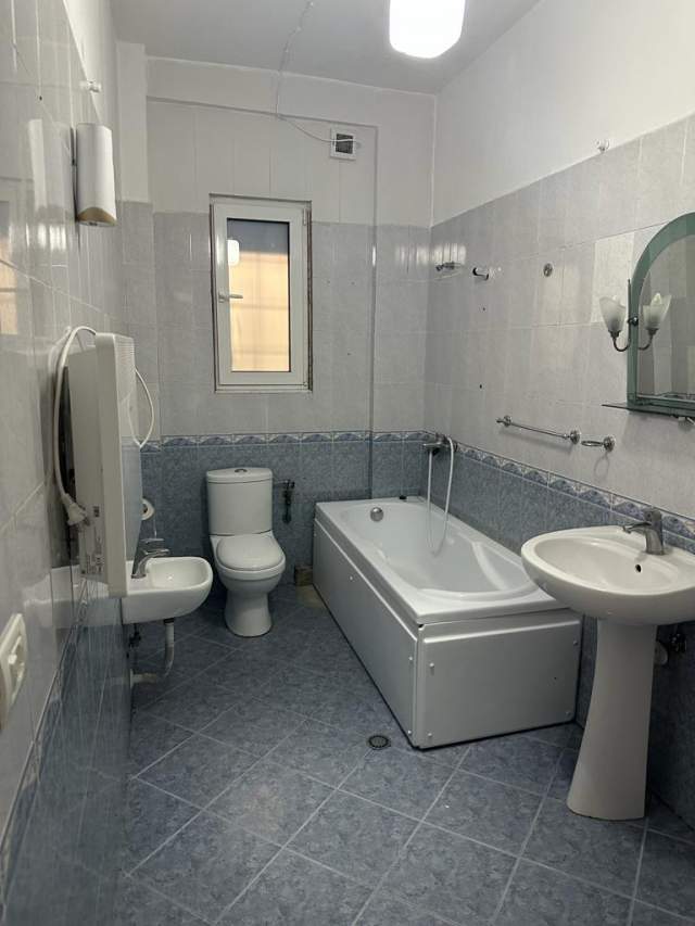 Tirane, jepet me qera apartament 2+1+BLK Kati 2, 88 m² 500 Euro (prane Kristal Center)