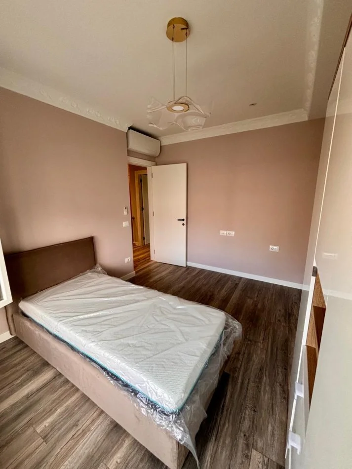 Tirane, jepet me qera Vile 2 Katshe Kati 0, 245 m² 3.000 € (Elysium Residence)