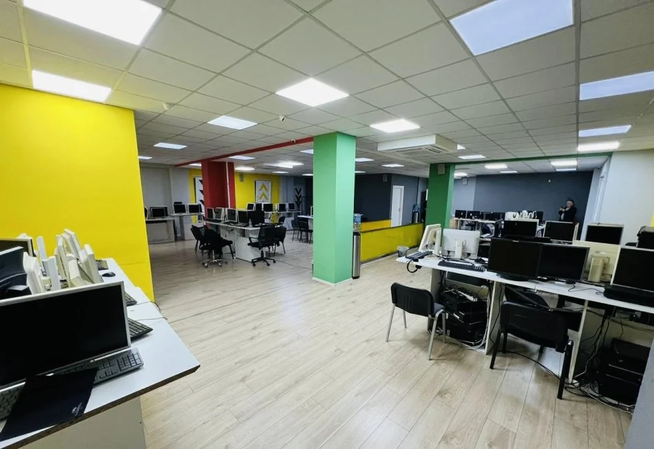 Tirane, jepet me qera zyre Kati 0, 562 m² 7.000 € (Rruga e Dibres)