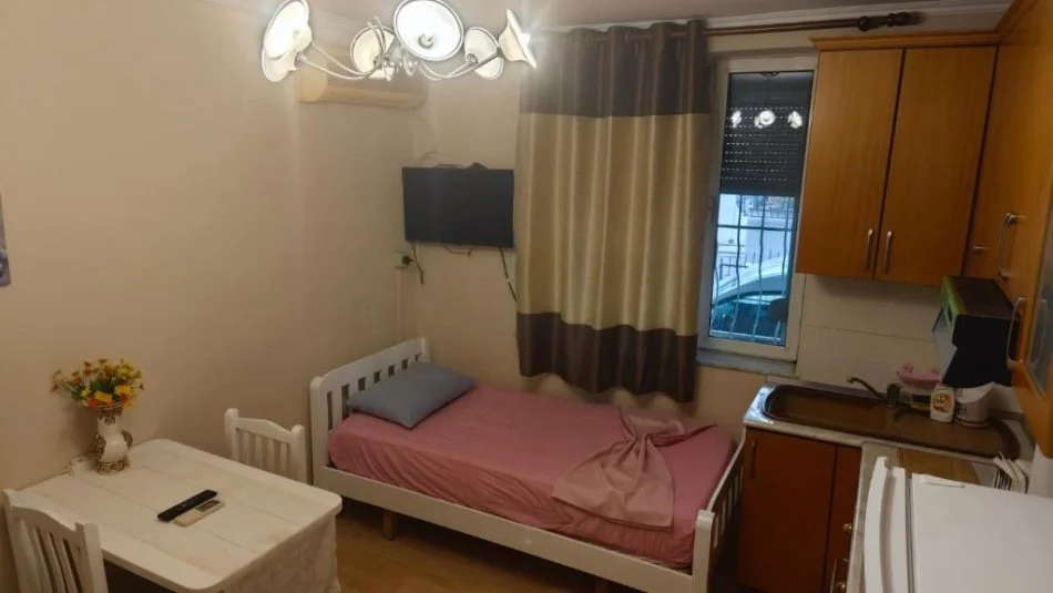 Tirane, jepet me qera apartament 1+1 Kati 1, 40 m² 400 € (Stadiumi Dinamo)