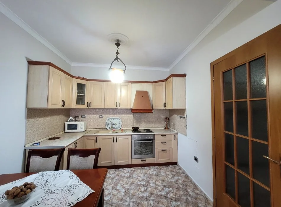 Tirane, jepet me qera apartament 2+1 Kati 6, 95 m² 600 € (Bulevardi Zogu i Pare)