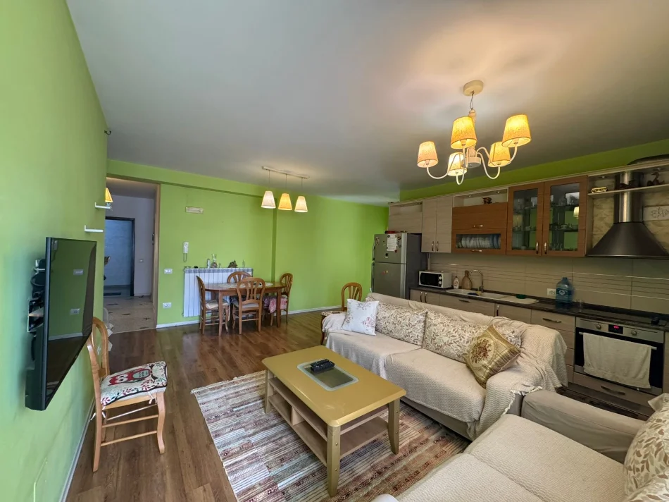 Tirane, jepet me qera 2+1 , 