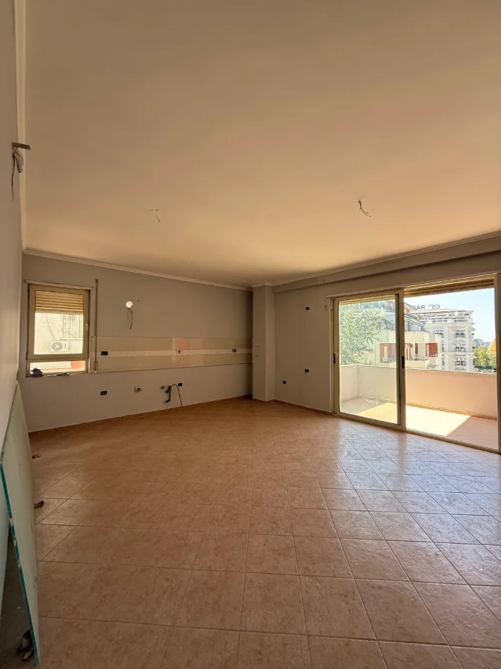 Tirane, shitet apartament 2+1 Kati 3, 101 m² 225.000 € (liqeni i thate , Kopshti Botanik)