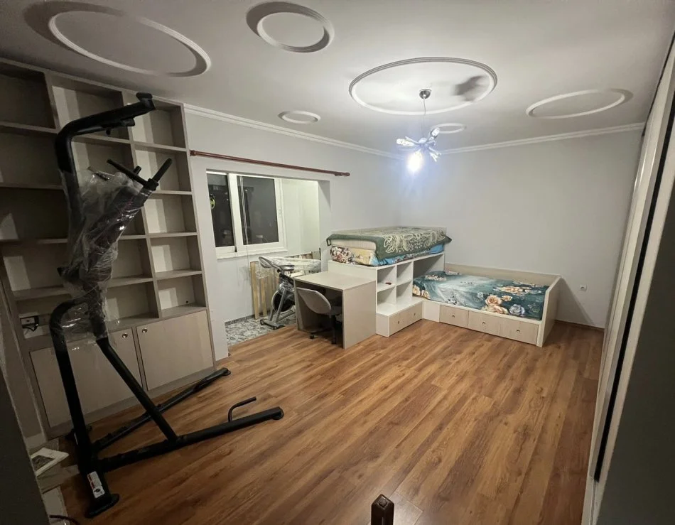 Tirane, jepet me qera apartament duplex 3+1+Aneks+Ballkon Kati 5, 110 m² 700 € (Frederik shiroka)