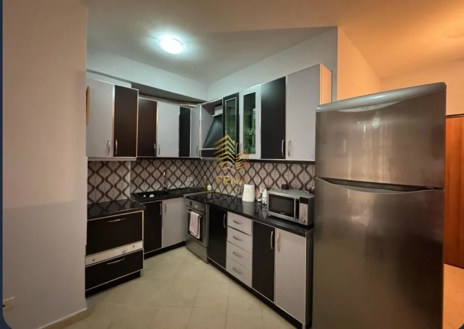 Tirane, jepet me qera apartament 2+1+Ballkon Kati 2, 94 m² 450 € (Yzberisht)