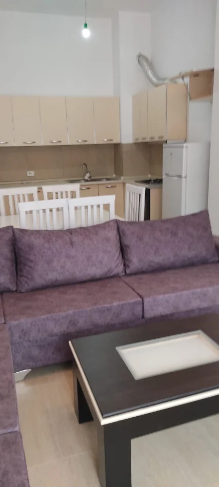 Tirane, jepet me qera apartament 2+1 Kati 2, 90 m² 40.000 Lek (Bar Enzo Kopshti Botanik)