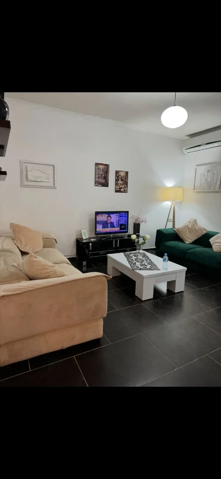 Tirane, jepet me qera apartament 2+1 Kati 5, 100 m² 600 € (Bar Oslo Rruga Bardhyl)