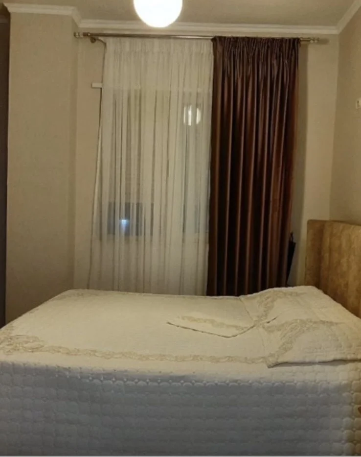 Tirane, jepet me qera apartament 3+1 Kati 2, 105 m² 900 € (Kopshti Botanik)