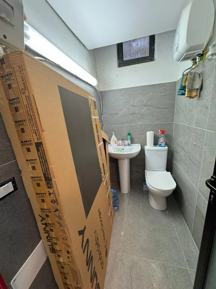 Durres, jepet me qera ambjent biznesi , 30 m² 300 € (VOLLGA DURRES!)