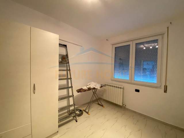Durres, jepet me qera apartament Kati 7, 93 m² 300 Euro (ish urt)