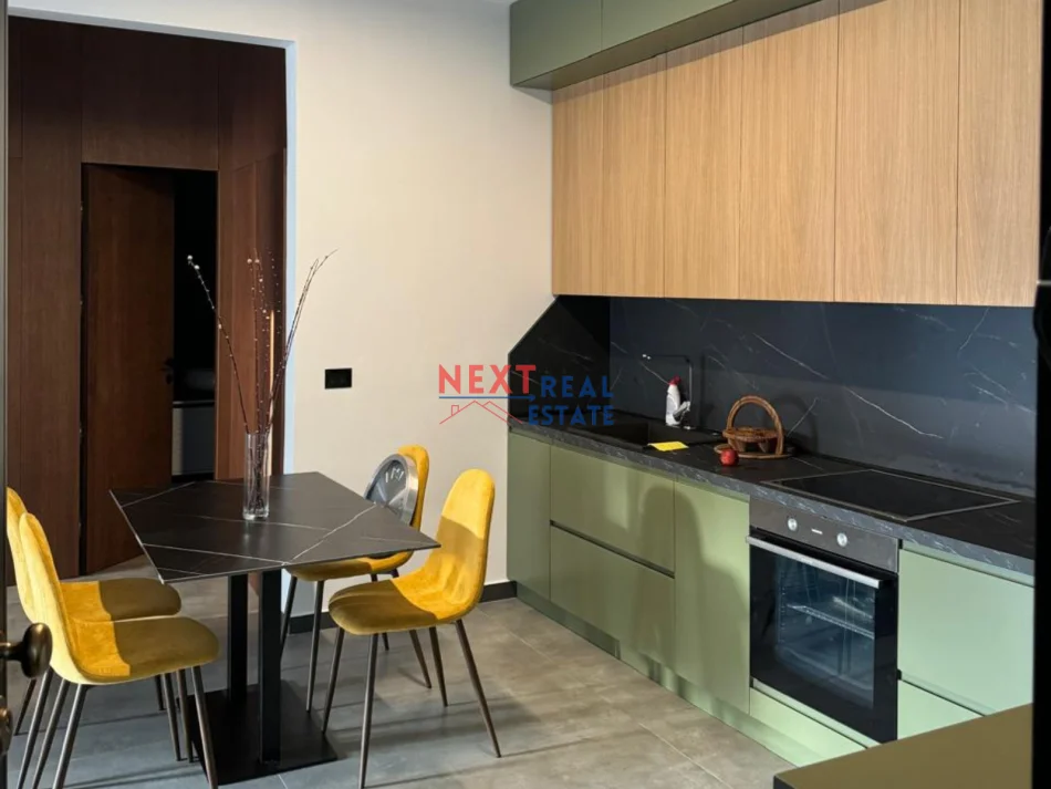 Vlore, jepet me qera apartament 1+1+Ballkon Kati 11, 74 m² 550 € (HOTEL PARTNER)